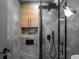 Forumland Real Estate, Μπάνιο