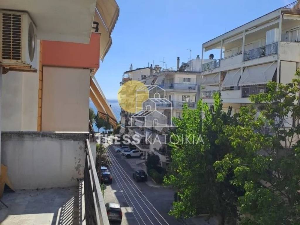 Θέα από μπαλκόνι