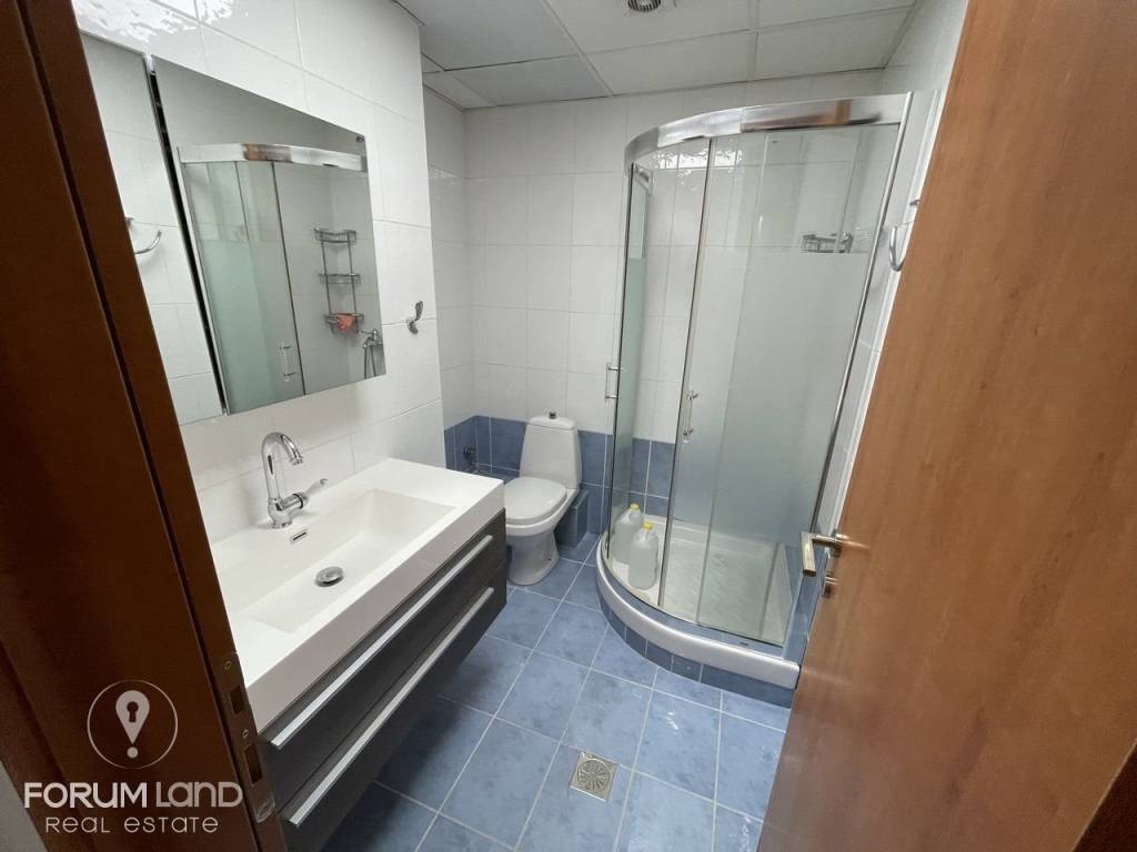 Forumland Real Estate, Μπάνιο