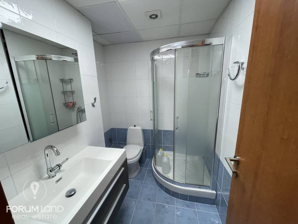 Forumland Real Estate, Μπάνιο