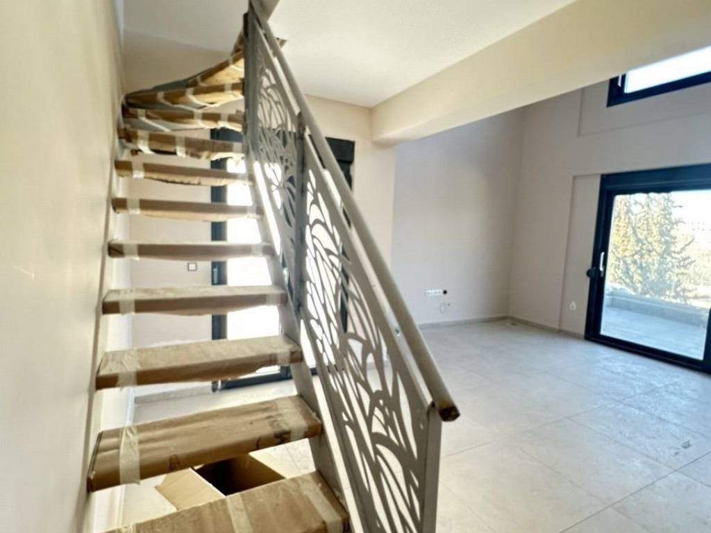 Forumland Real Estate, Εσωτερικές Σκάλες