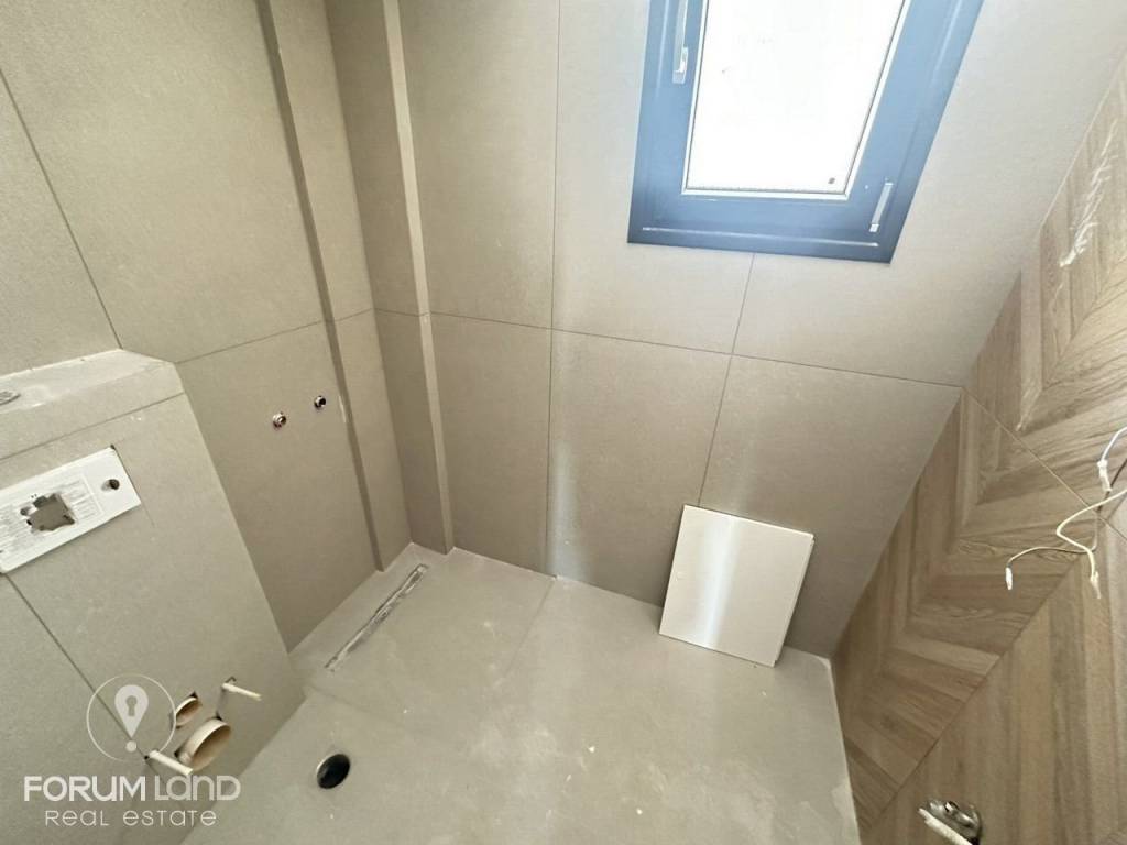 Forumland Real Estate, Μπάνιο