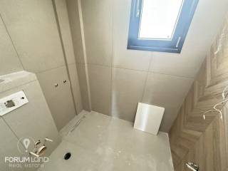 Forumland Real Estate, Μπάνιο