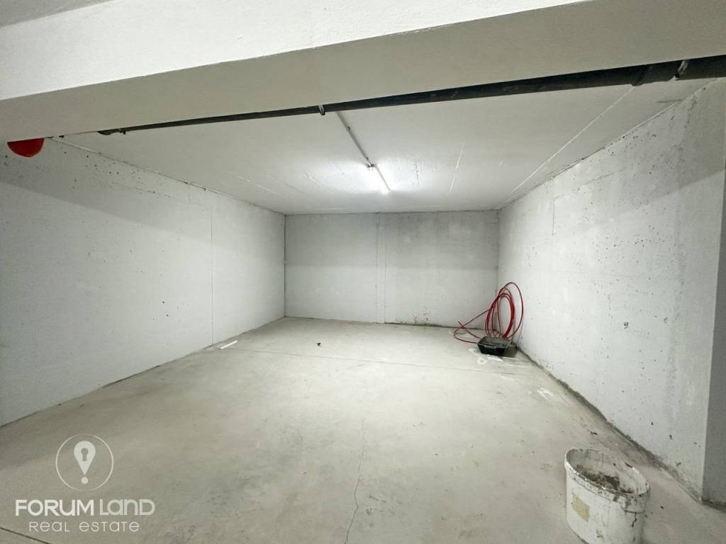 Forumland Real Estate, Parking space