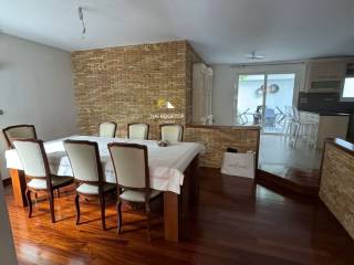 trapezaria ( 2e eikona)