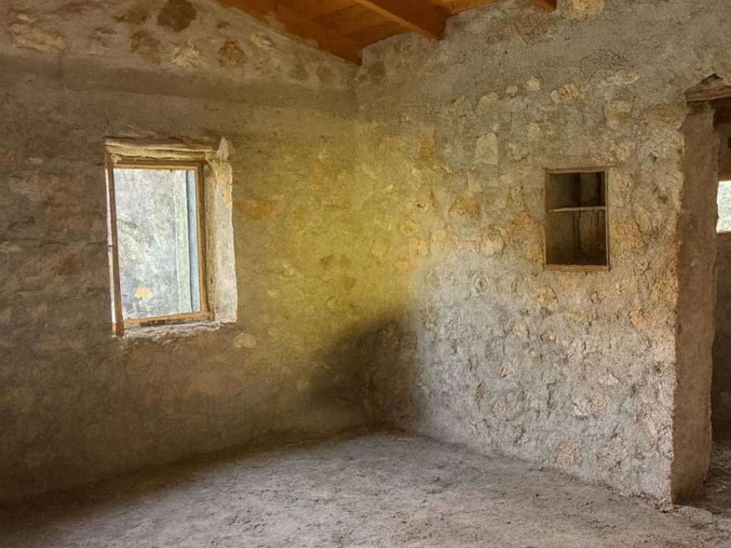 Old stone detached house with a total area of 75 sq.m.