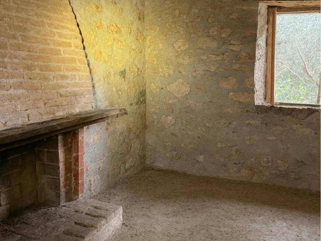 Old stone detached house with a total area of 75 sq.m.