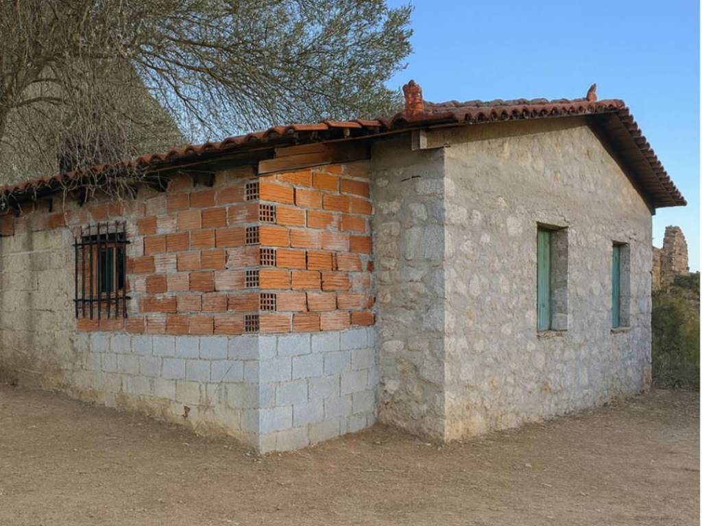 Old stone detached house with a total area of 75 sq.m.