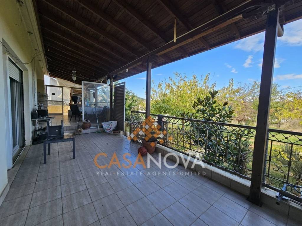 Στεγασμένη Γωνιακή Βεράντα