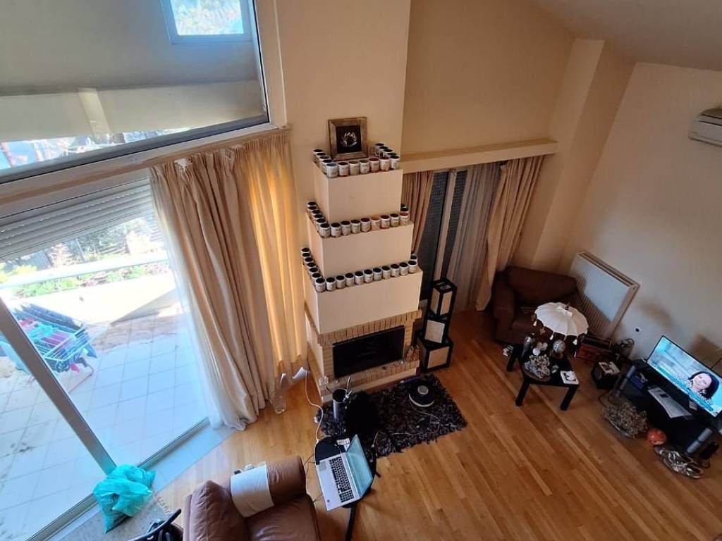 Luxuriously built, 2nd and 3rd floor apartment