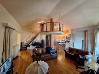 Luxuriously built, 2nd and 3rd floor apartment