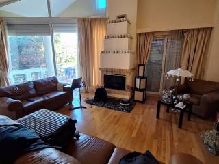 Luxuriously built, 2nd and 3rd floor apartment