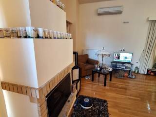 Luxuriously built, 2nd and 3rd floor apartment