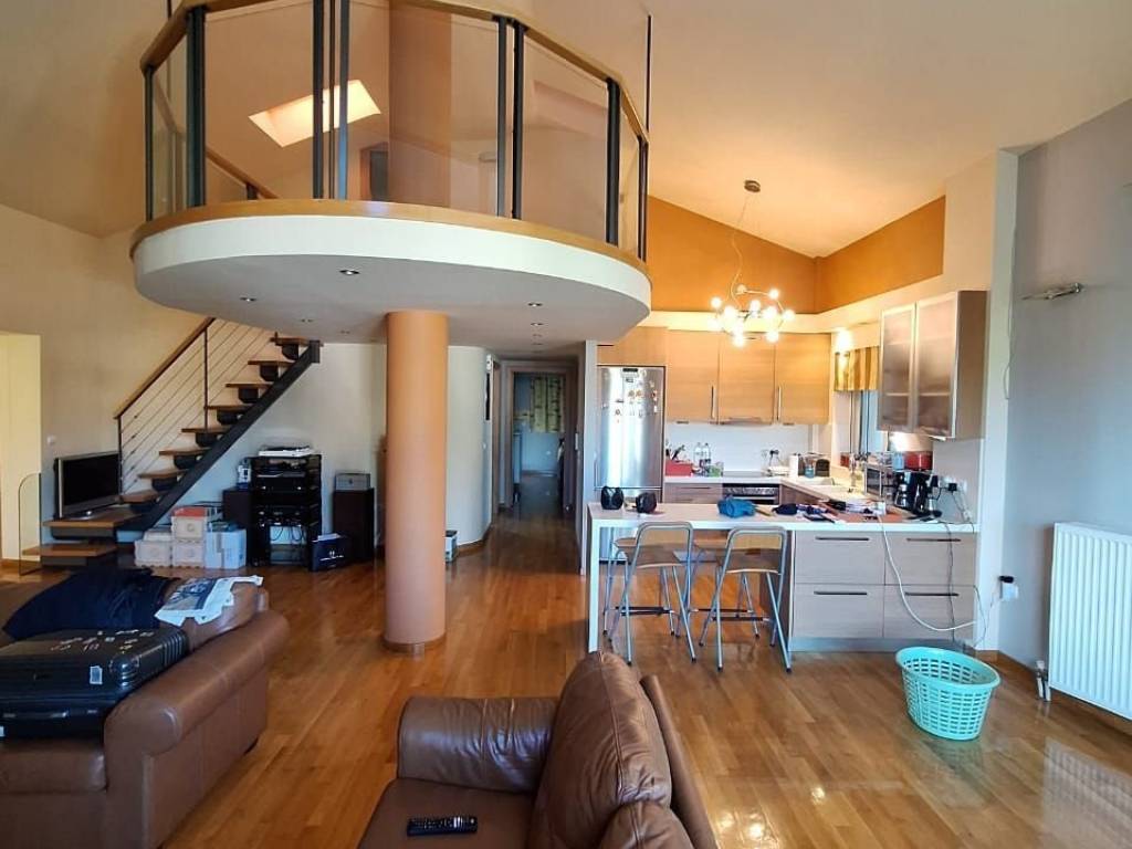 Luxuriously built, 2nd and 3rd floor apartment