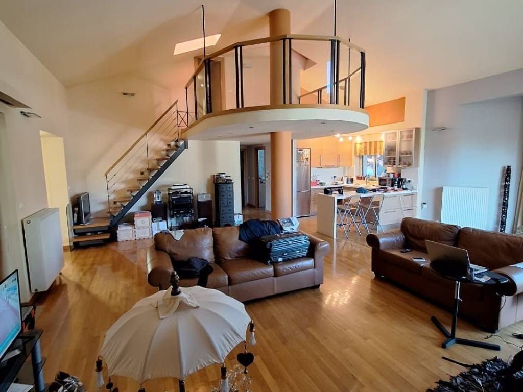 Luxuriously built, 2nd and 3rd floor apartment