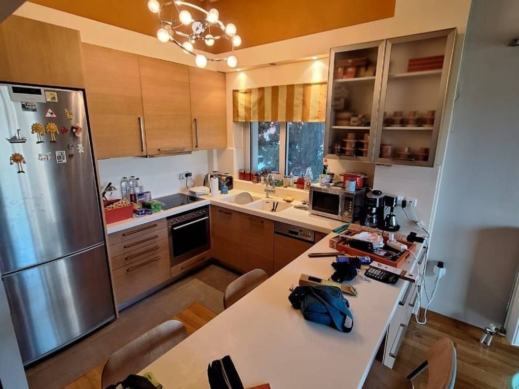 Luxuriously built, 2nd and 3rd floor apartment