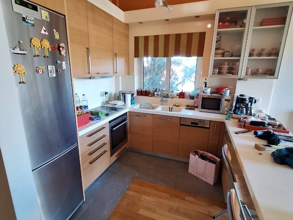 Luxuriously built, 2nd and 3rd floor apartment