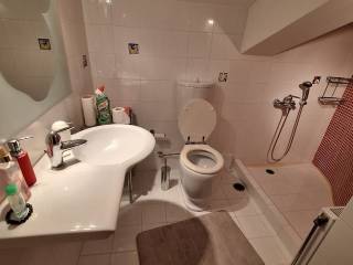 Luxuriously built, 2nd and 3rd floor apartment