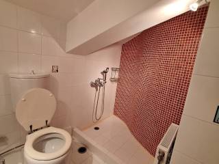 Luxuriously built, 2nd and 3rd floor apartment