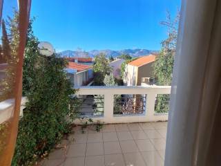 Luxuriously built, 2nd and 3rd floor apartment