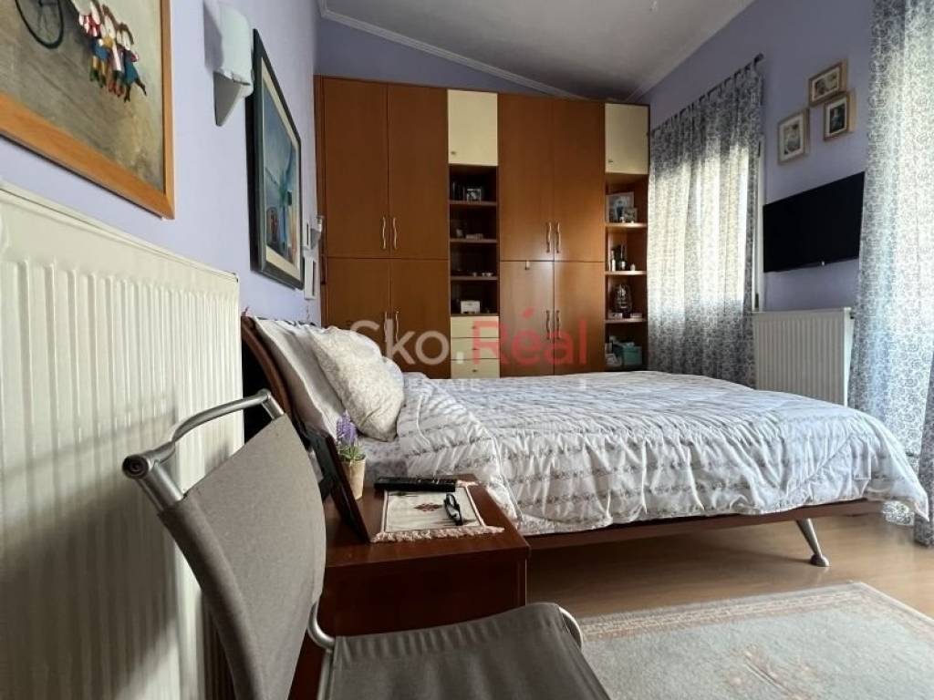 Υπνοδωμάτιο με ντουλάπα