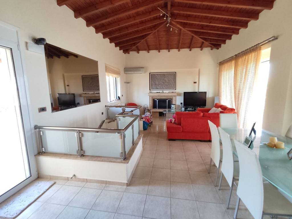 ΤΡΑΠΕΖΑΡΙΑ ΚΑΙ ΚΑΘΙΣΤΙΚΟ