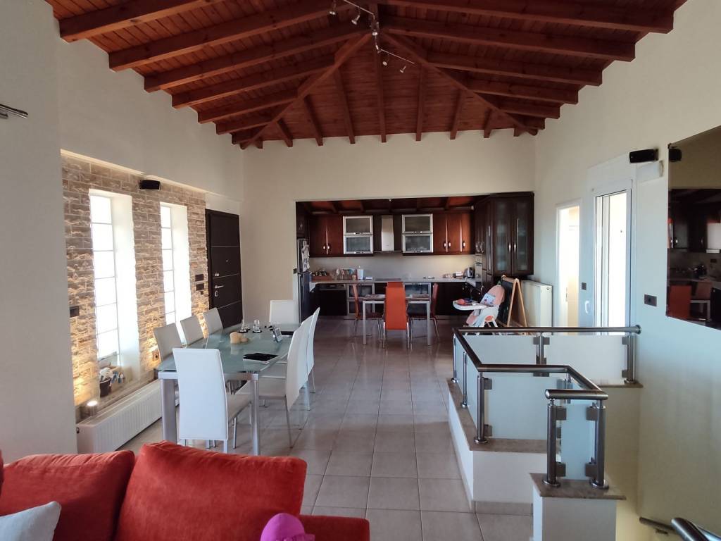 ΤΡΑΠΕΖΑΡΙΑ ΚΟΥΖΙΝΑ