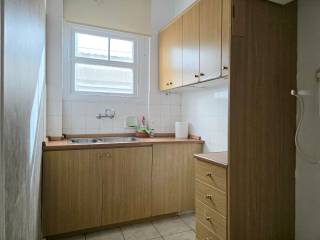 Me apothekeytikoys choroys