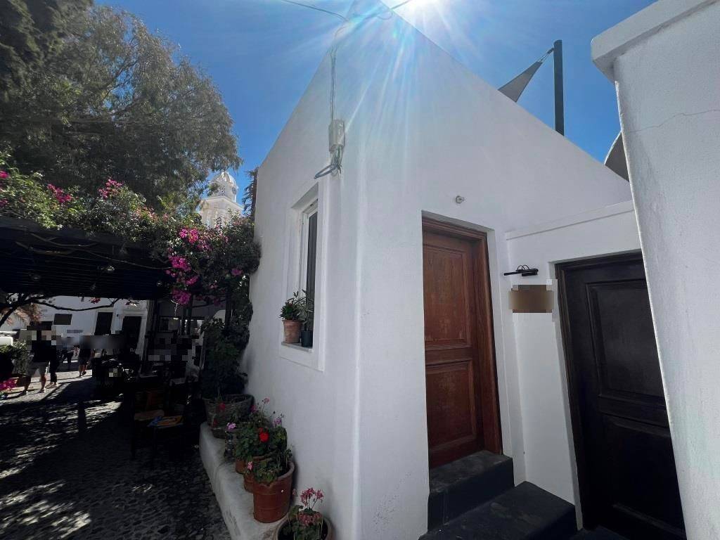 E EISODOS TES KATOIKIAS