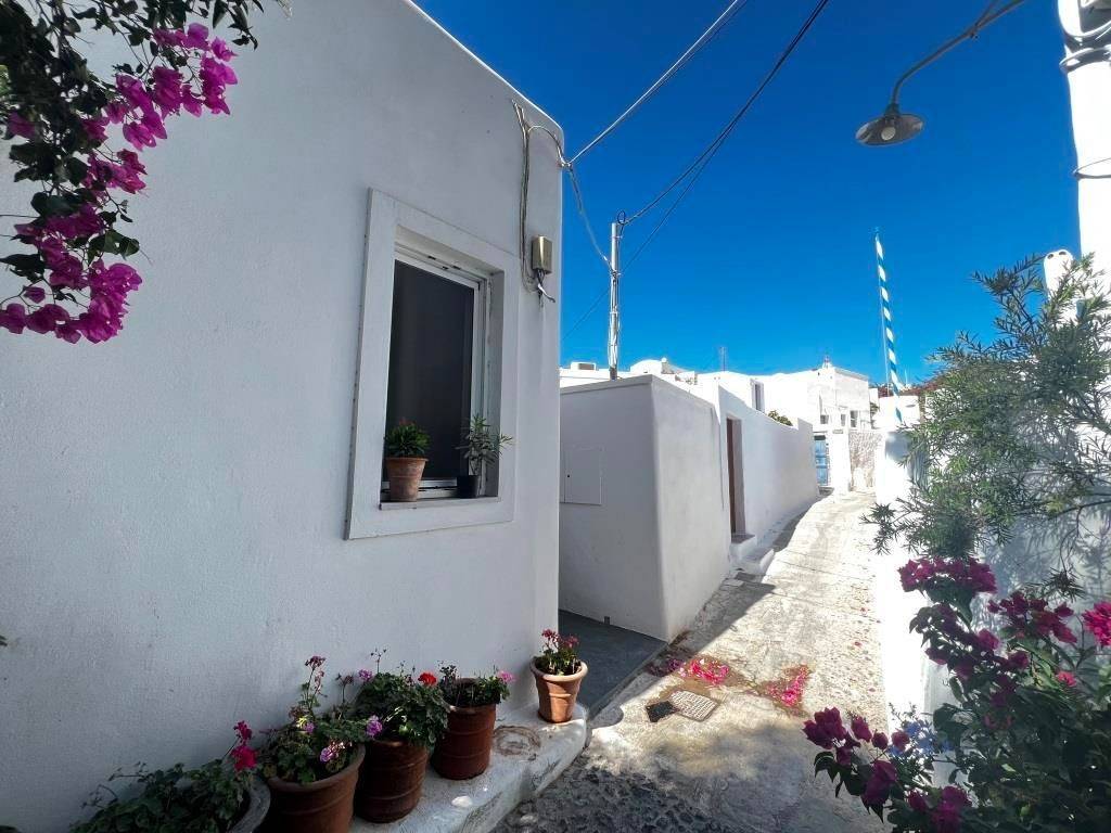 E EISODOS TES KATOIKIAS