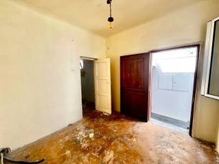 TMEMA APO TO ESOTERIKO TES KATOIKIAS