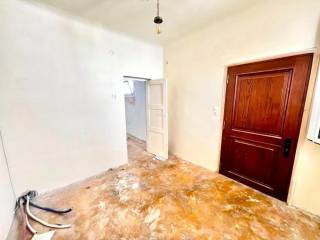 TMEMA APO TO ESOTERIKO TES KATOIKIAS