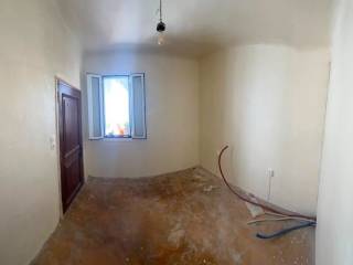 TMEMA APO TO ESOTERIKO TES KATOIKIAS