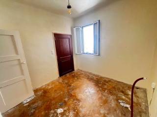 TMEMA APO TO ESOTERIKO TES KATOIKIAS