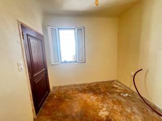 TMEMA APO TO ESOTERIKO TES KATOIKIAS