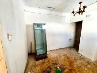 TMEMA APO TO ESOTERIKO TES KATOIKIAS