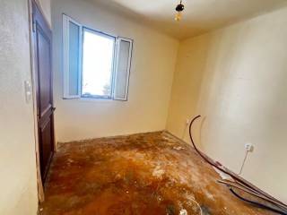 TMEMA APO TO ESOTERIKO TES KATOIKIAS