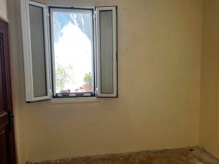 TMEMA APO TO ESOTERIKO TES KATOIKIAS