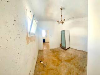 TMEMA APO TO ESOTERIKO TES KATOIKIAS