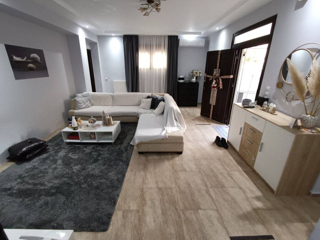 ANYPLACE MESITIKES YPERESIES