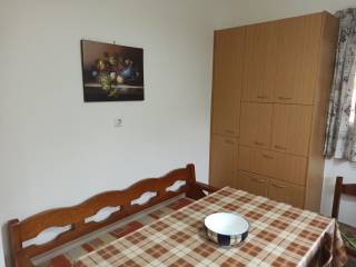 E KOYZINA-TRAPEZARIA TOY OROPHODIAMERISMATOS