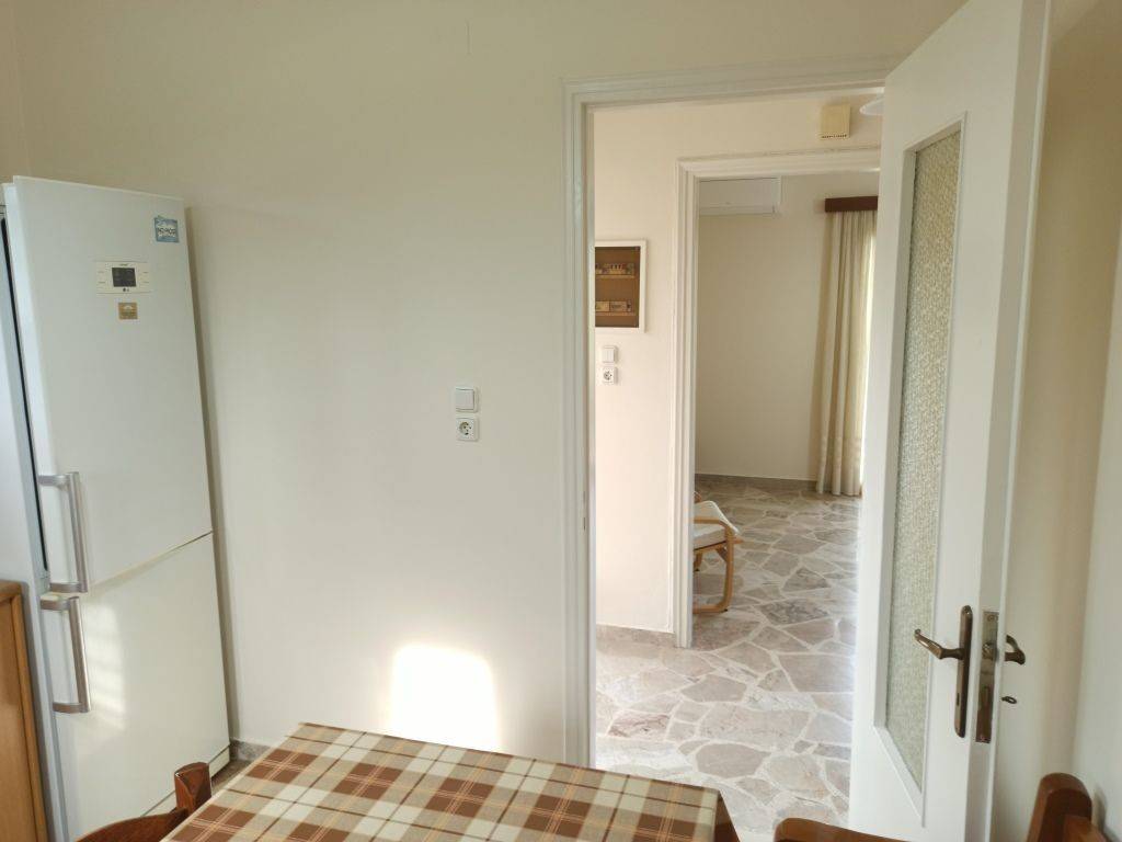 E KOYZINA-TRAPEZARIA TOY OROPHODIAMERISMATOS