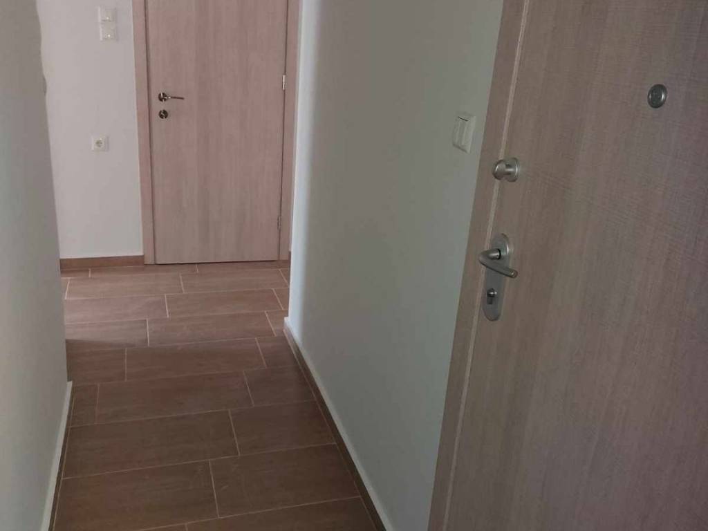 Είσοδος δεξιά