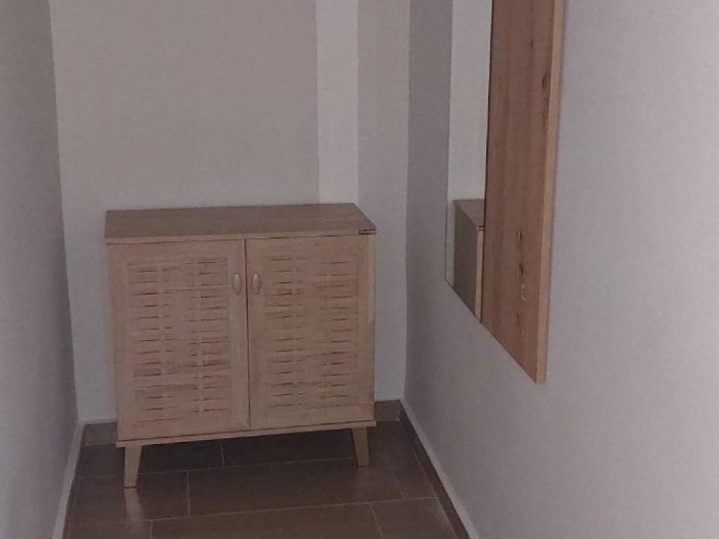 Είσοδος αριστερρά