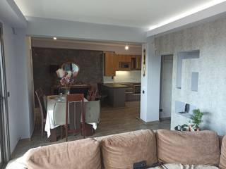 ΣΑΛΟΝΙ-ΤΡΑΠΕΖΑΡΙΑ-ΚΟΥΖΙΝΑ ΤΗΣ ΜΕΖΟΝΕΤΑΣ, ΠΡΩΤΟΣ ΟΡΟΦΟΣ