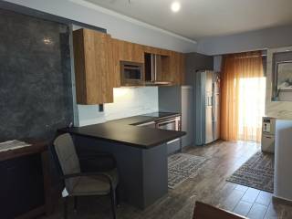 ΣΑΛΟΝΙ-ΤΡΑΠΕΖΑΡΙΑ-ΚΟΥΖΙΝΑ ΤΗΣ ΜΕΖΟΝΕΤΑΣ, ΠΡΩΤΟΣ ΟΡΟΦΟΣ