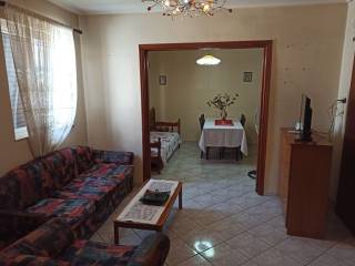 ΣΑΛΟΝΙ-ΤΡΑΠΕΖΑΡΙΑ ΙΣΟΓΕΙΟΥ ΔΙΑΜΕΡΙΣΜΑΤΟΣ 80 τ.μ.