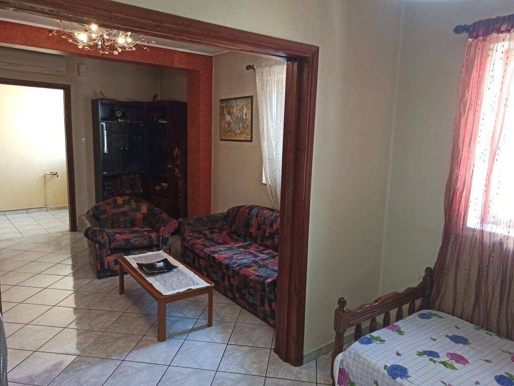 ΣΑΛΟΝΙ-ΤΡΑΠΕΖΑΡΙΑ ΙΣΟΓΕΙΟΥ ΔΙΑΜΕΡΙΣΜΑΤΟΣ 80 τ.μ.