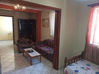 ΣΑΛΟΝΙ-ΤΡΑΠΕΖΑΡΙΑ ΙΣΟΓΕΙΟΥ ΔΙΑΜΕΡΙΣΜΑΤΟΣ 80 τ.μ.