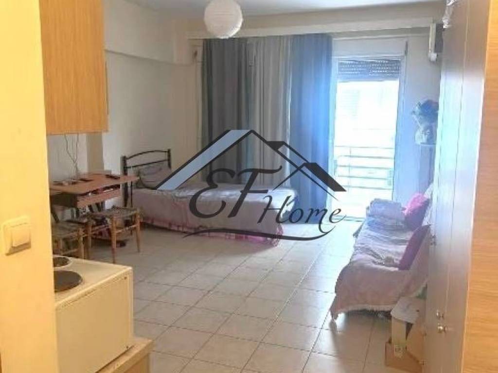 Ενιαίος χώρος κουζίνα-υπνοδωμάτιο-σαλόνι